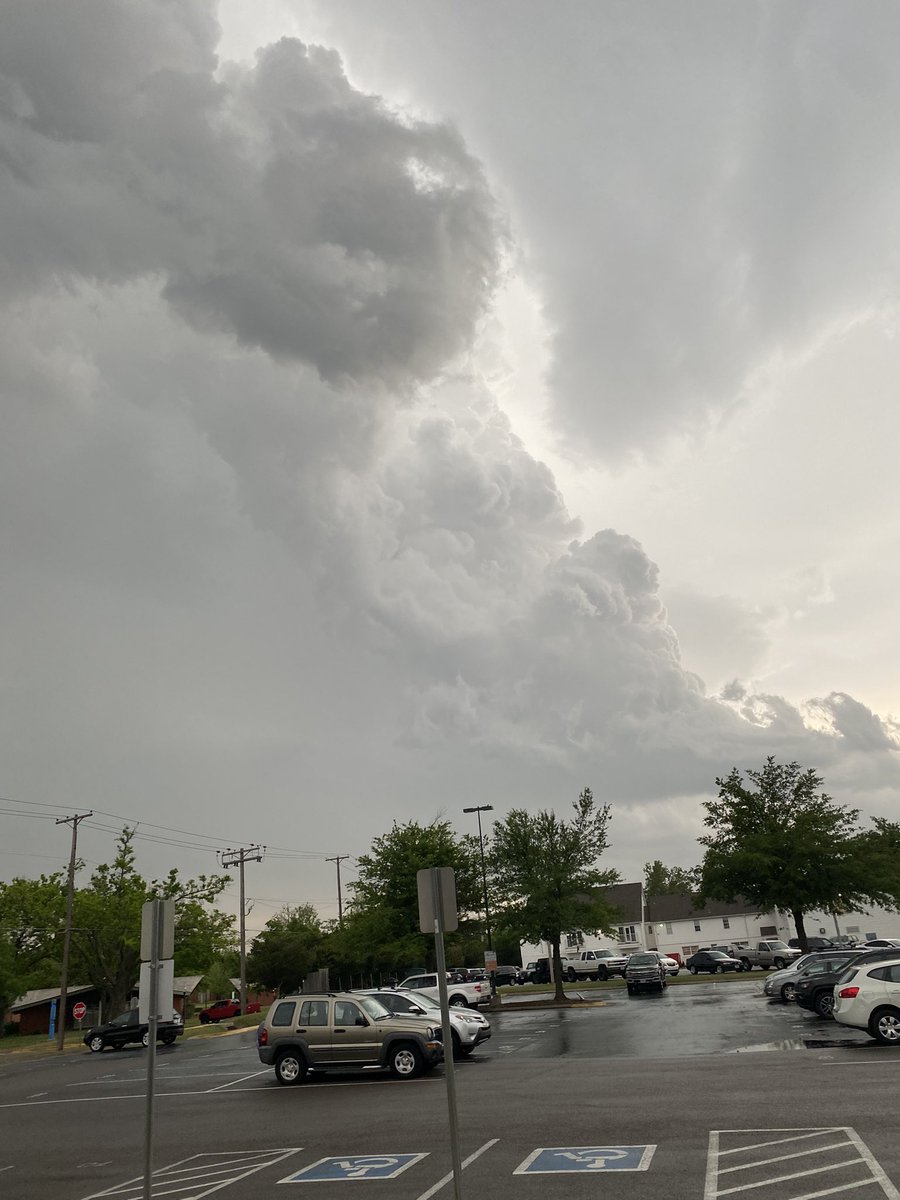 RyanStrawnwx's tweet photo. Some great photos from todays storm near Norman, Ok https://t.co/R6d3oev2vs