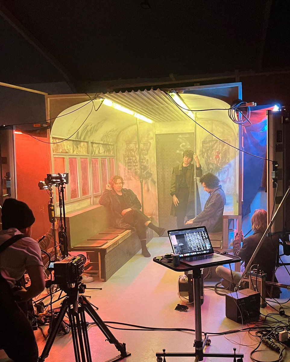 XIII_Touring's tweet photo. BTS with @thekooksmusic https://t.co/SwHOmO91t0