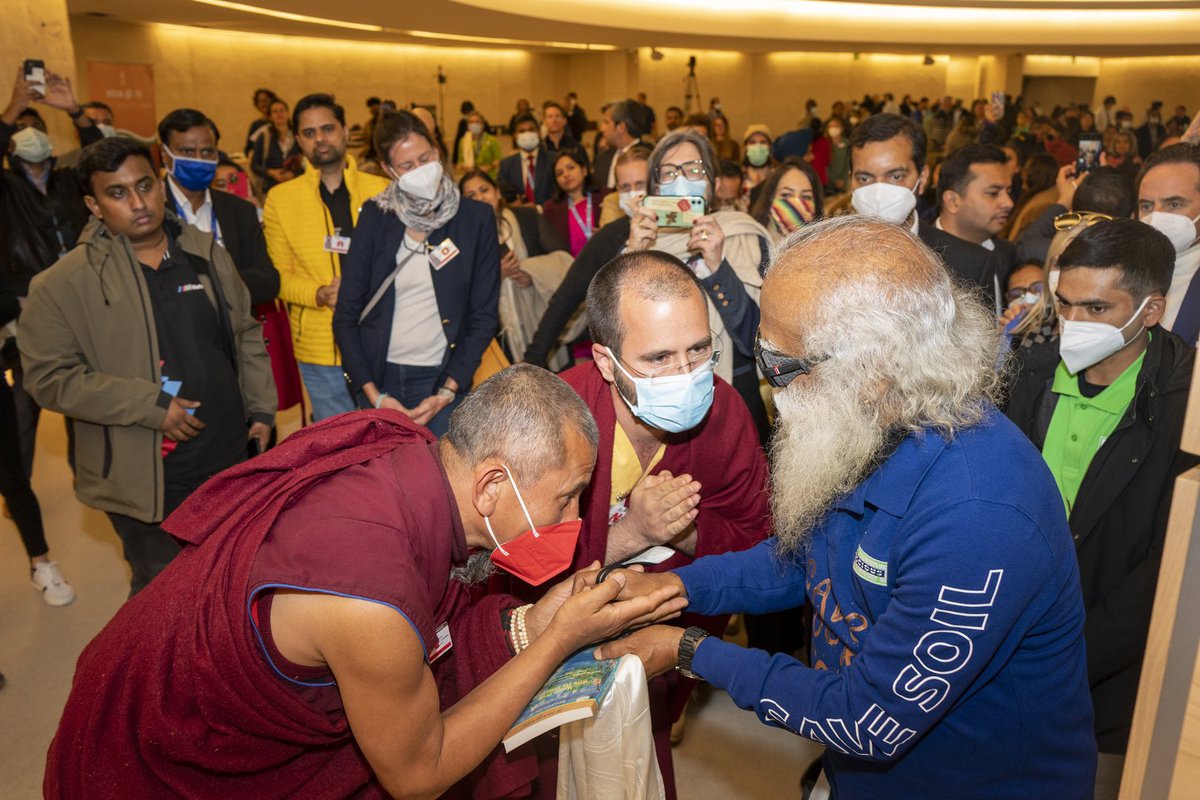 SaveSoilGermany's tweet photo. #SaveSoil unites us.
#SaveSoil above and beyond belief systems.
Save our Soil first.
#SaveSoil coz all of us need food, water and air to live. Soil is the source of all. 

@SadhguruJV @cpsavesoil https://t.co/SsW87fx5uJ