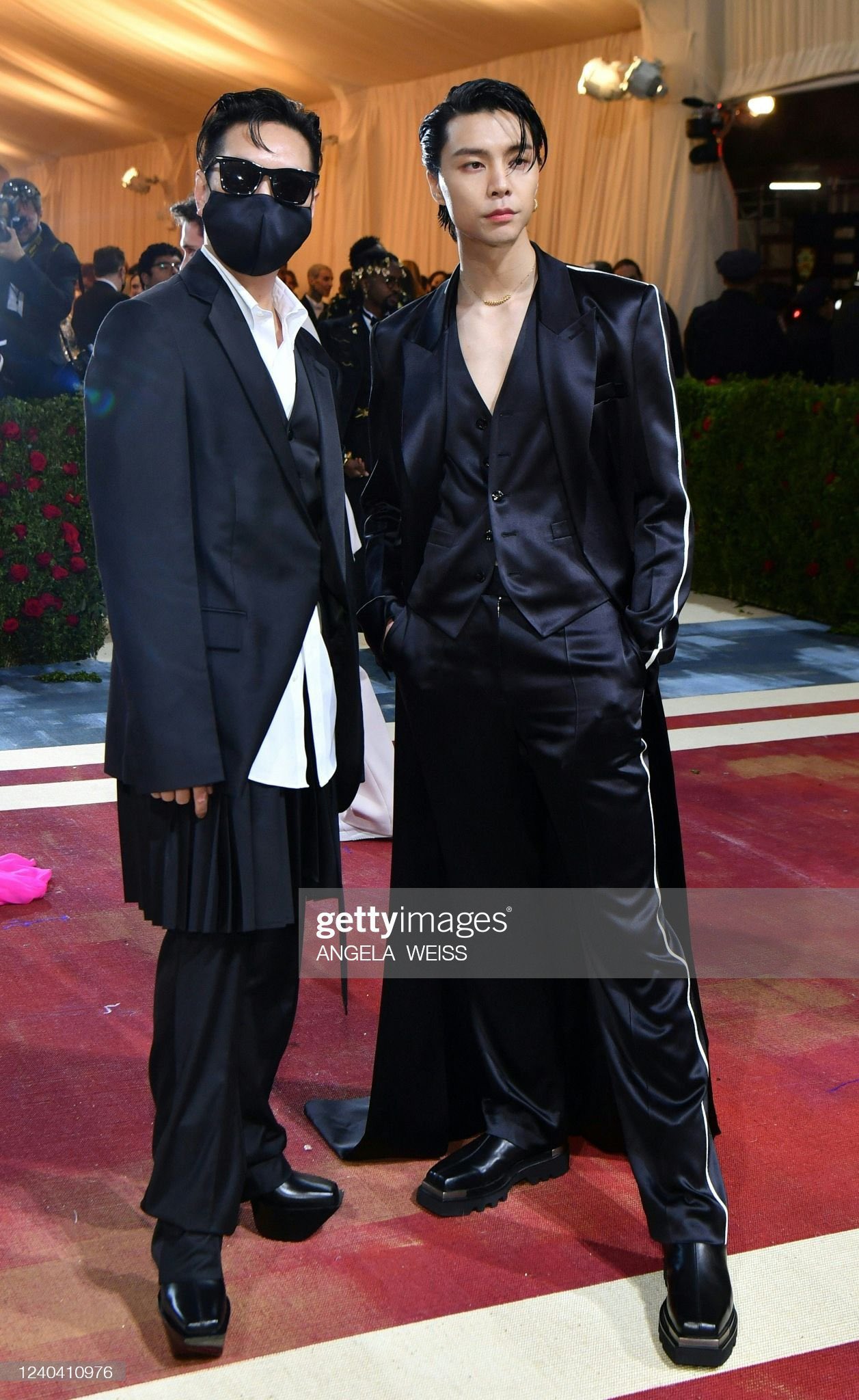 ًً on X: 220503 - the 2022 met gala red carpet johnny with peter