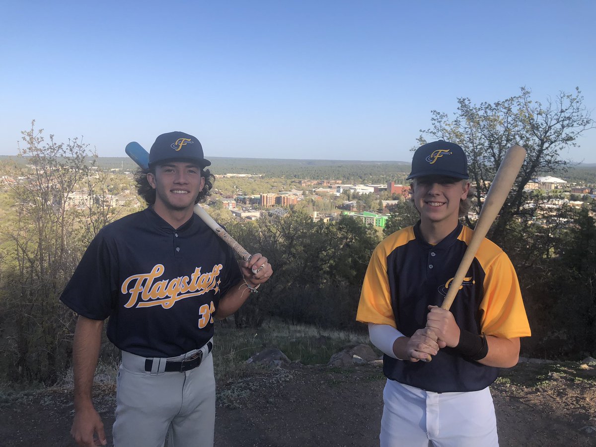 The Flagstaff Star Chasers have their uniforms! 

Tanner Johnson and Gabe Faust show off the new team’s uniforms for the summer college league team in Flagstaff.

📷 Randy Barber