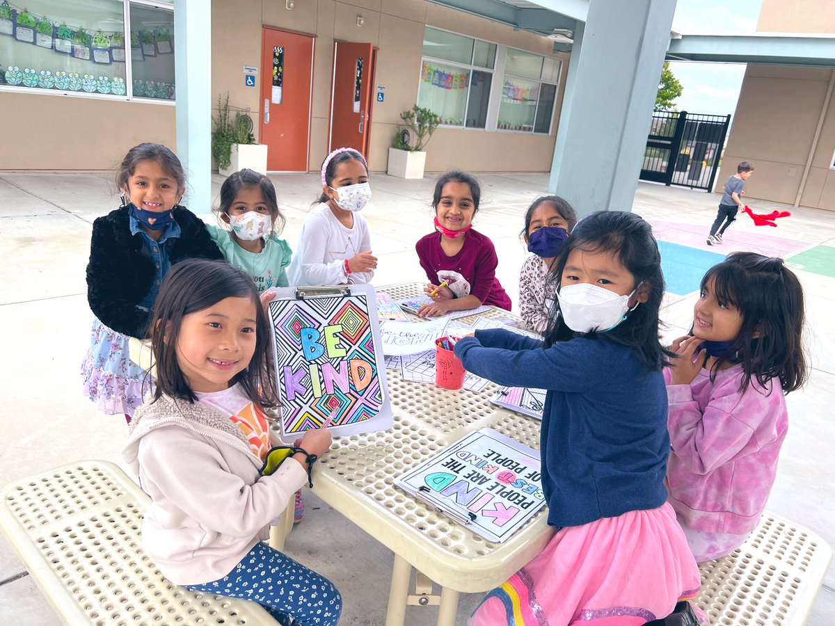 mschinn103's tweet photo. We had the best Creative Day! 🎨🖌 #ABCcountdown https://t.co/N9hO0SLUWB
