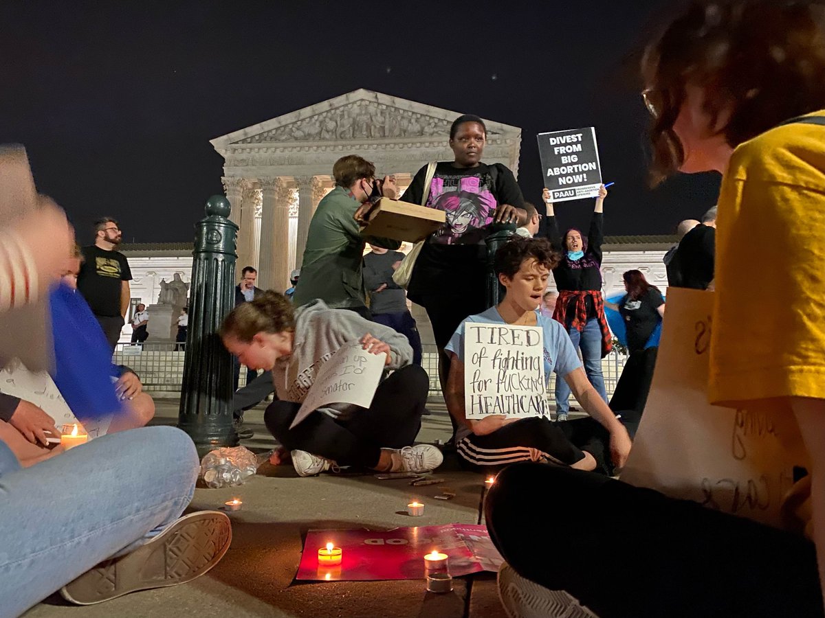 RT @SCOTUSblog: The scene outside the Supreme Court tonight. Photos by @katieleebarlow. https://t.co/61sMTqiXbf