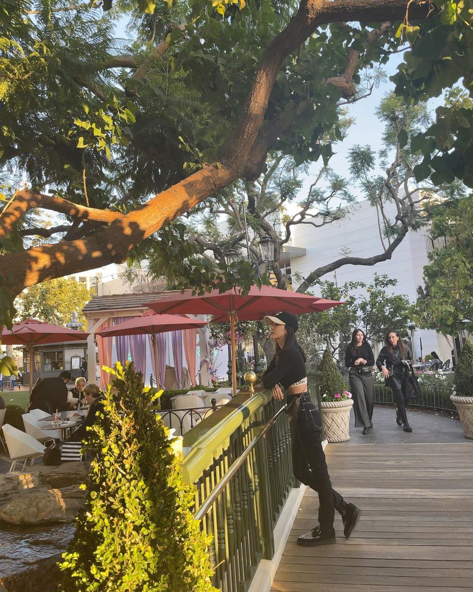 [ssantokki_xxi]
🔗: instagram.com/p/CdFE9WspIcX/…

"When you want something to come out well, and then all the photos have your eyes closed.. Count 1,2,3! then please click~ ㅋㅋㅋ After our LA rehearsals, even if I only have an hour of free time, I'll go out right away, walk.." (1/2)