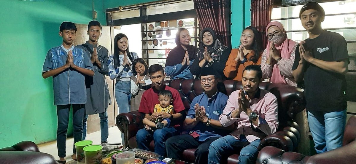 *السَّلاَمُ عَلَيْكُمْ وَرَحْمَةُ اللهِ وَبَرَكَاتُهُ*

 *SELAMAT  IDUL FITRI 1 SYAWAL 1443 H*

TAQABBALLAHU MINNAA WAMINKUM
TAQABBAL YAA KARIM.
Barakallahu fiikum

Kami sekeluarga MOHON MAAF LAHIR &amp; BATHIN

*وَ السَّلاَمُ عَلَيْكُمْ وَرَحْمَةُ اللهِ وَبَرَكَاتُه*🙏🙏🙏