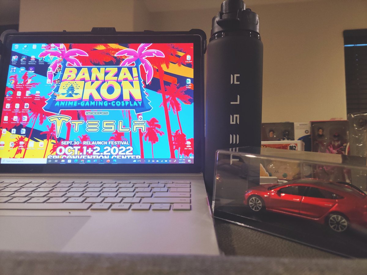 photoJB956's tweet photo. Big shout out to @Pattydl04 , she has really helped shaped @Tesla and @BanzaiKon into a wonderful experience. 
Thanks for the Tesla canister and model car, I love it so much it will stand next to me on every project from now on. https://t.co/0jRlvgl0DF