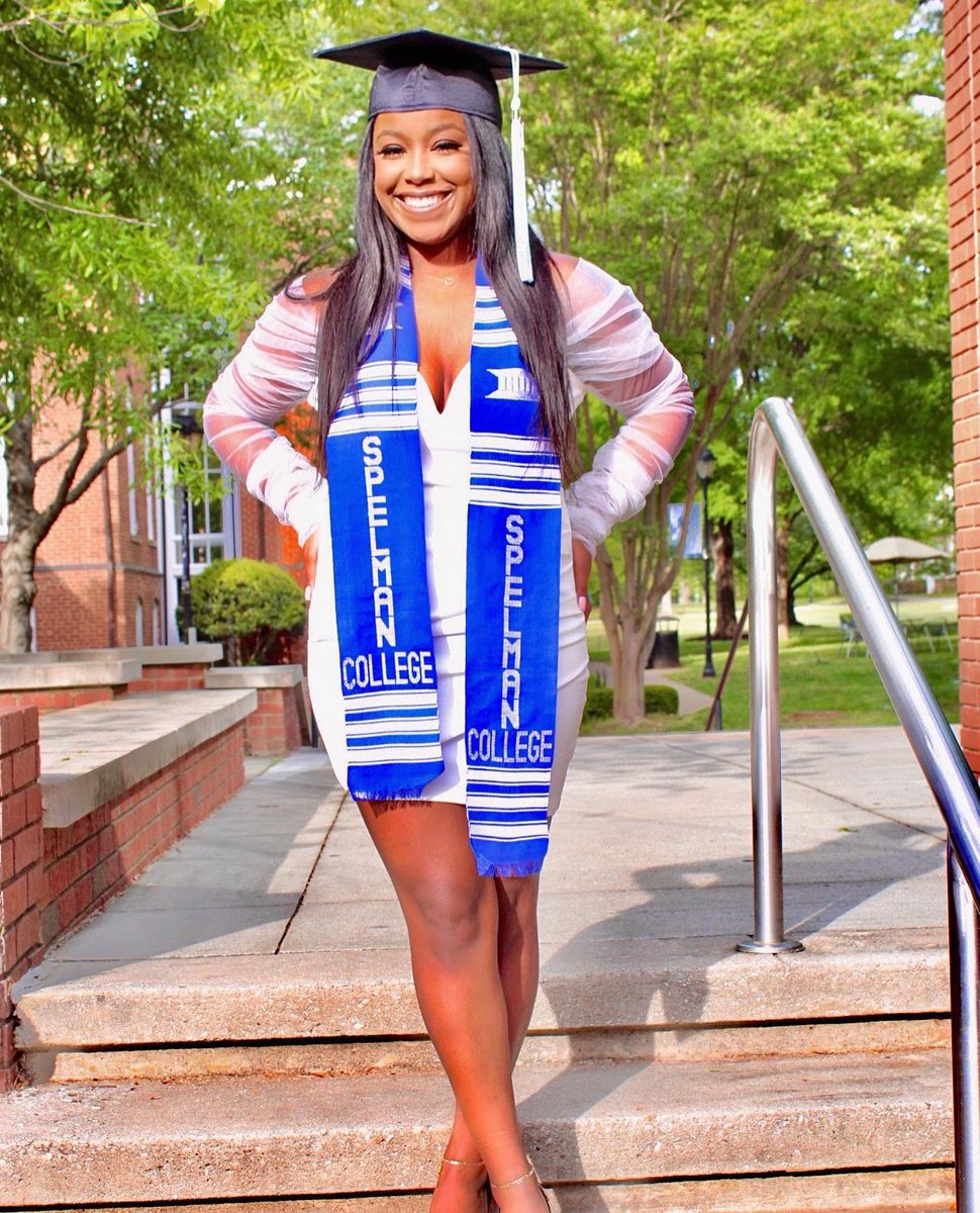 NiaJalyse_'s tweet photo. Officially done with the B.S.
See you later undergrad, it’s time I  Master it ✌🏾#spelmancollege https://t.co/xxyMfclf7B