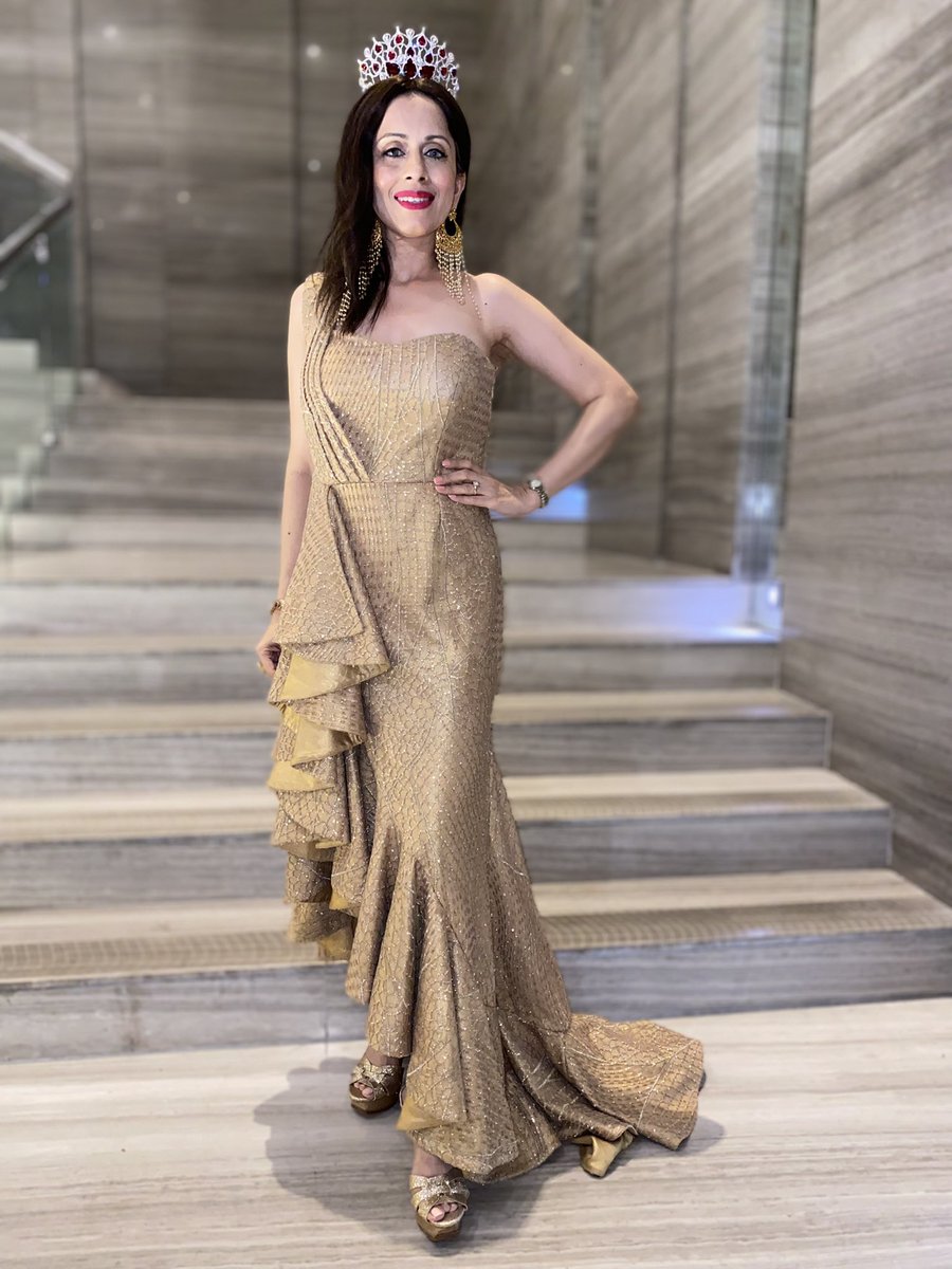 I’m a daughter, wife, mother of 2 beautiful girls, painter, writer, MrsIndiaworldwide, Fashion Model and Influencer❤️✨

#FlipgridForAll #empoweringwomen #influencer #TeacherAppreciationWeek