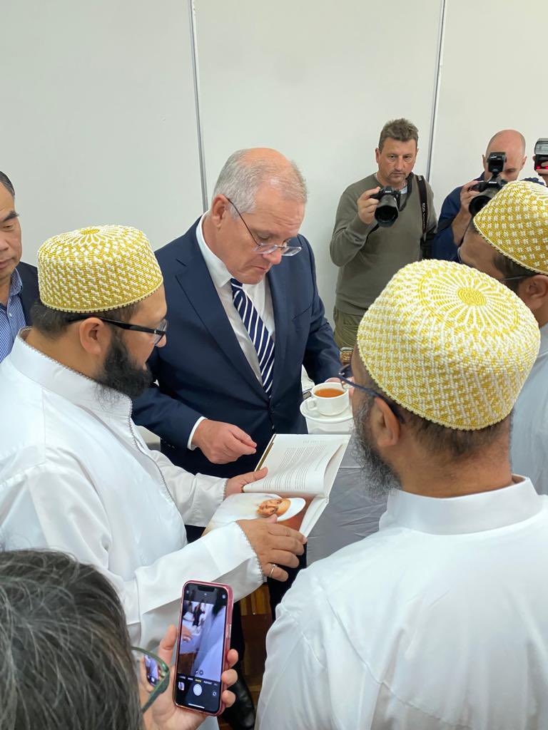 Presenting <a href="/ScottMorrisonMP/">Not ScoMo</a> with a book about His Holiness Syedna Muffadal Saifuddin, the @Dawoodi_bohras of #melbourne had the opportunity to interact with the Prime Minister and highlight some of the activities of the Dawoodi bohras across Australia.