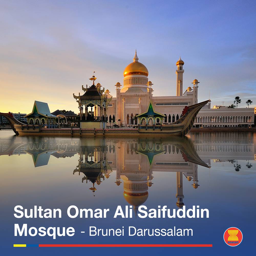 ASEAN's tweet photo. ASEAN is home to many grand and beautiful mosques. To name a few, there are Sultan Omar Ali Saifuddin Mosque in Brunei Darussalam, the Iron Mosque in Malaysia, Baiturrahman Mosque in Indonesia, Grand Mosque Cotabato in Philippines and many more! https://t.co/ncKgS3bqEo