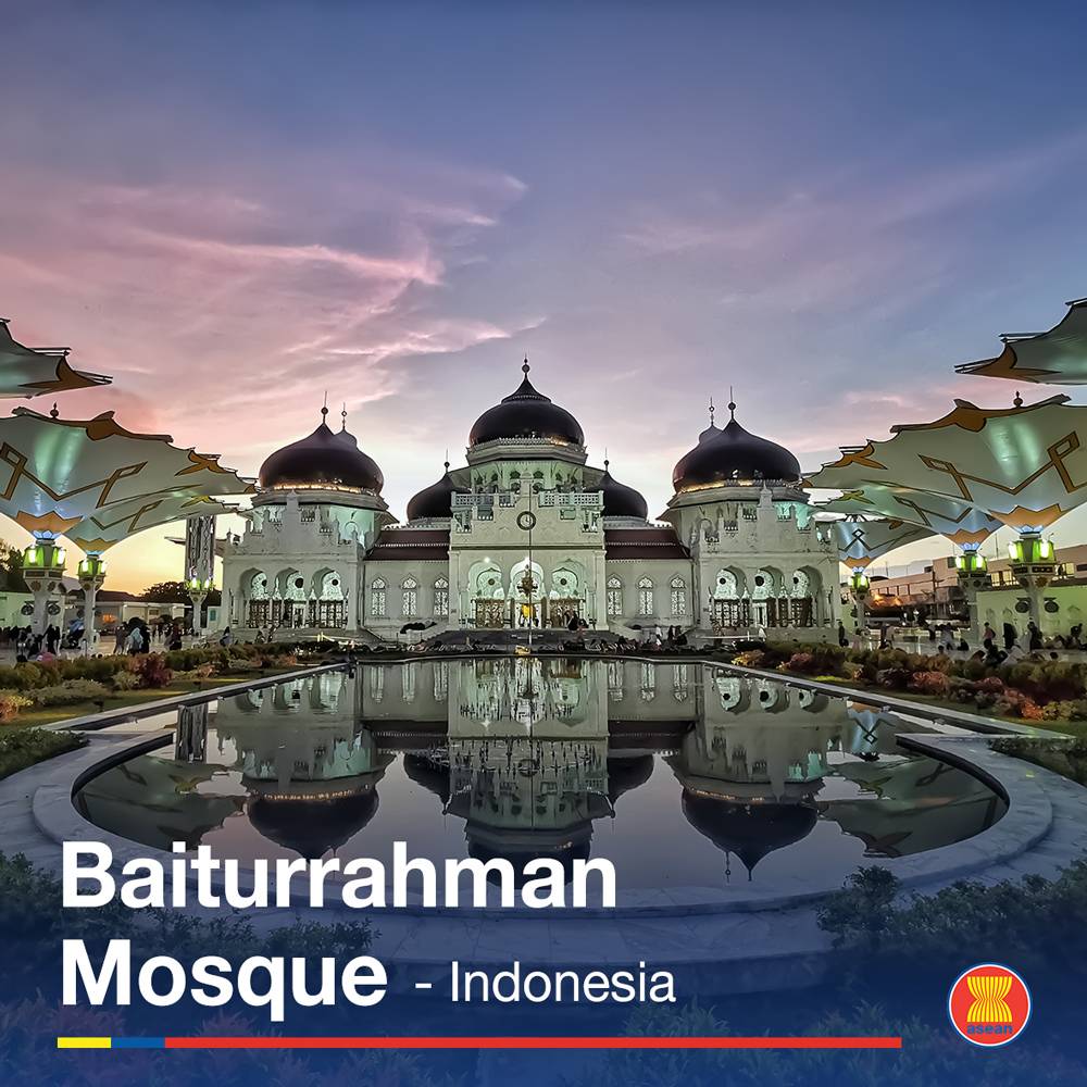 ASEAN's tweet photo. ASEAN is home to many grand and beautiful mosques. To name a few, there are Sultan Omar Ali Saifuddin Mosque in Brunei Darussalam, the Iron Mosque in Malaysia, Baiturrahman Mosque in Indonesia, Grand Mosque Cotabato in Philippines and many more! https://t.co/ncKgS3bqEo