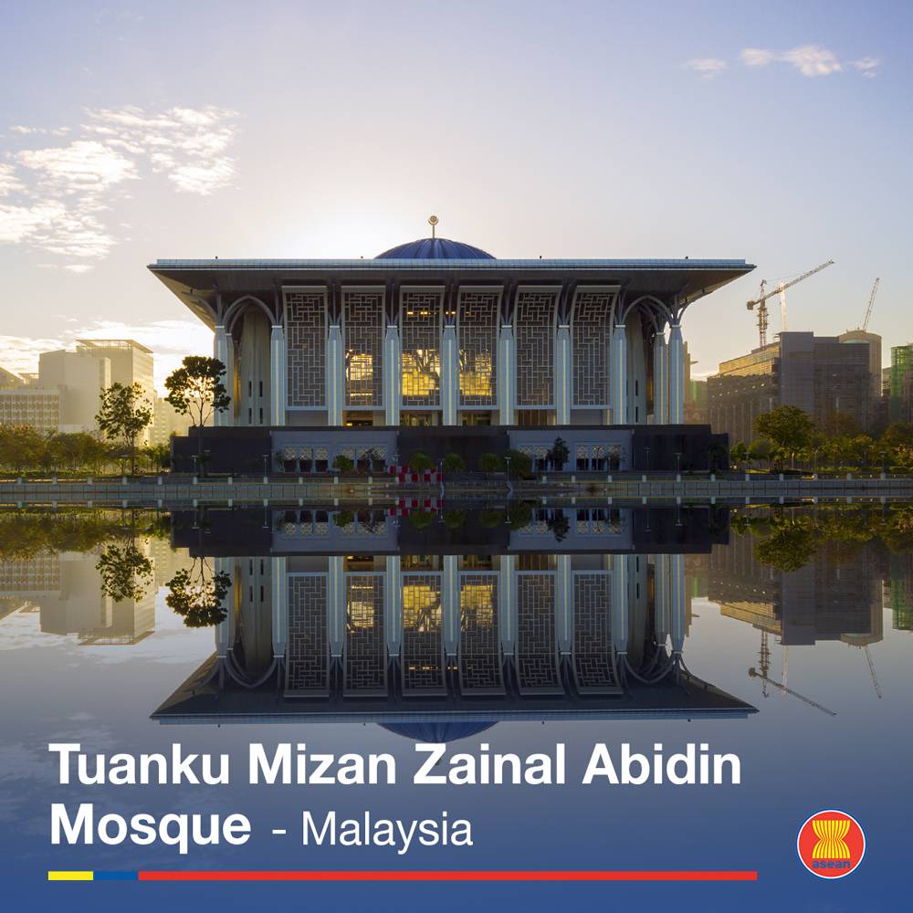 ASEAN's tweet photo. ASEAN is home to many grand and beautiful mosques. To name a few, there are Sultan Omar Ali Saifuddin Mosque in Brunei Darussalam, the Iron Mosque in Malaysia, Baiturrahman Mosque in Indonesia, Grand Mosque Cotabato in Philippines and many more! https://t.co/ncKgS3bqEo
