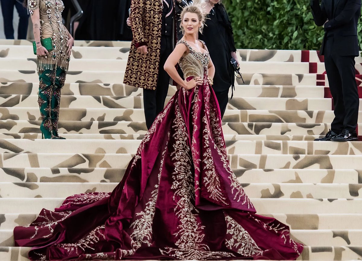 silvy_ran's tweet photo. Blake Lively al Met Gala. Una certezza. Una garanzia. https://t.co/9YyLW4qF6s