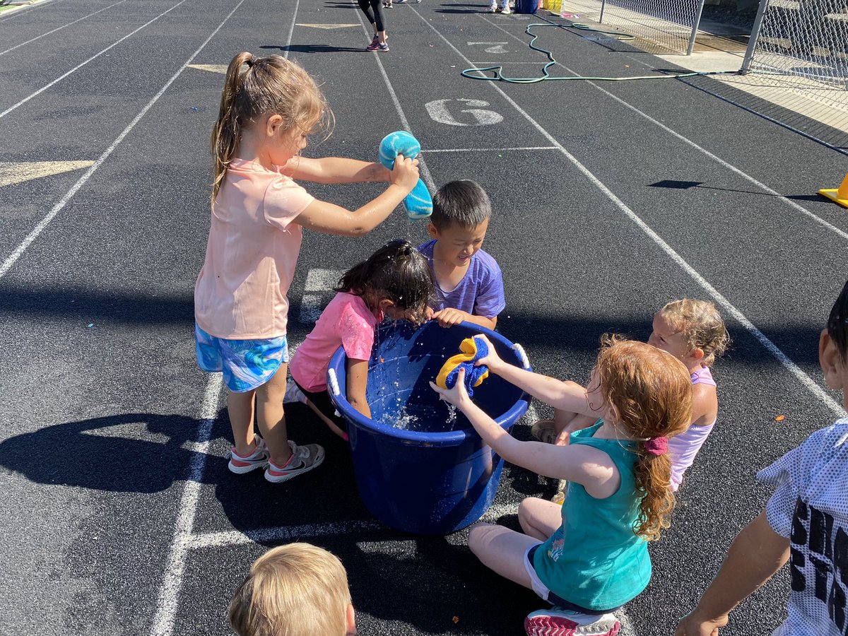 kmwhite76's tweet photo. Best Field Day EVER ⭐️!! #sharonstrong https://t.co/uylqv4TuOd