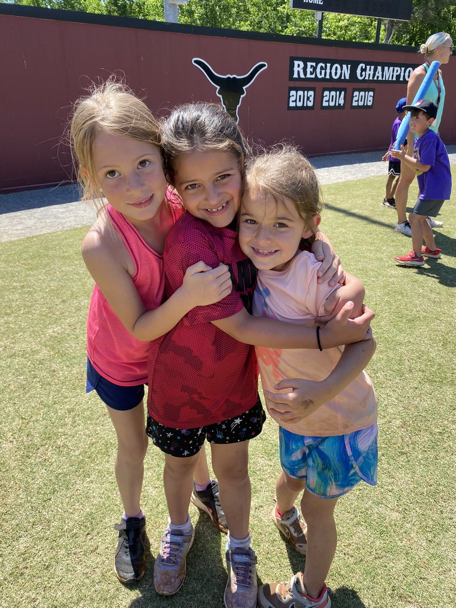 kmwhite76's tweet photo. Best Field Day EVER ⭐️!! #sharonstrong https://t.co/uylqv4TuOd