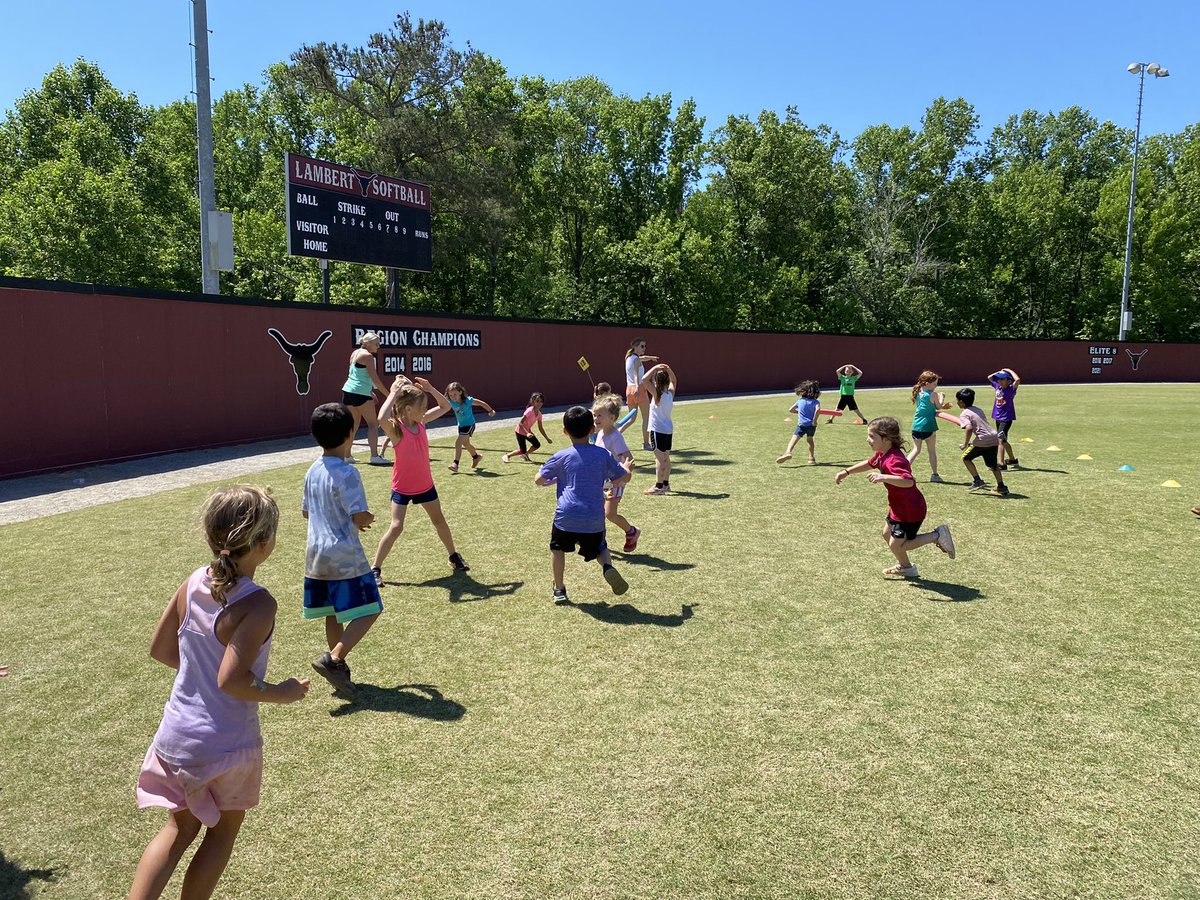kmwhite76's tweet photo. Best Field Day EVER ⭐️!! #sharonstrong https://t.co/uylqv4TuOd
