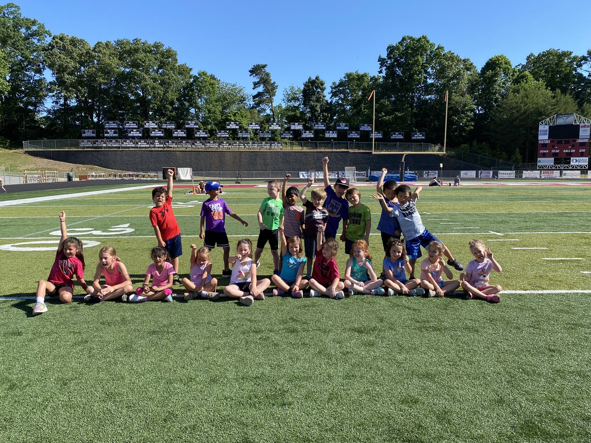 kmwhite76's tweet photo. Best Field Day EVER ⭐️!! #sharonstrong https://t.co/uylqv4TuOd