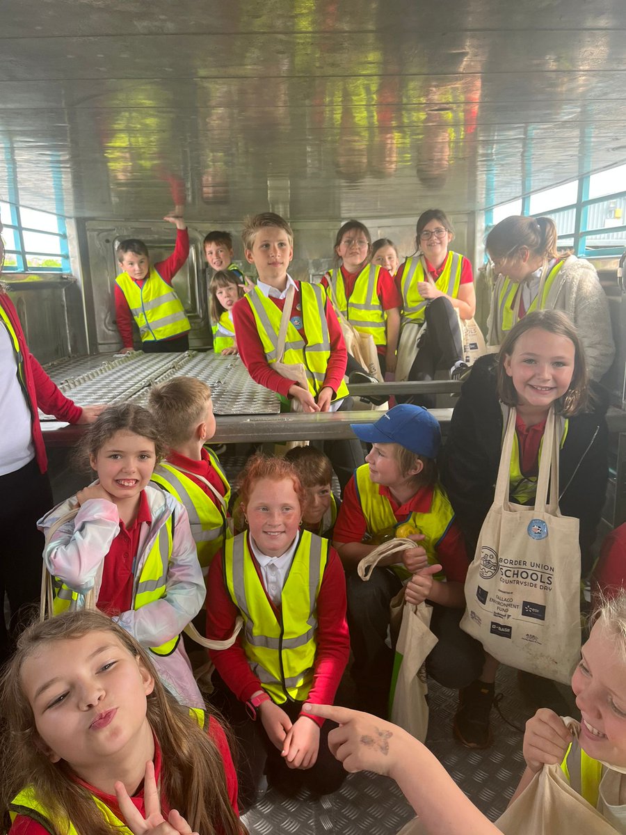 Philiphaughcs's tweet photo. A fantastic day at the Countyside Day at Kelso today. The Primary Fives had a super time learning about farming and the wider Borders community. Thank you to all involved 😊. https://t.co/dfRA4TpXVD