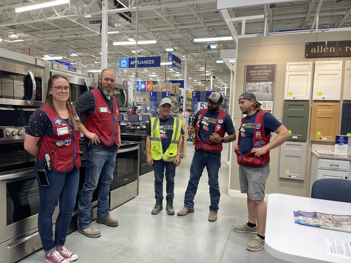 PatelU05's tweet photo. When you have to scold part of your team for not wearing their #prorally shirts on #prorally day! Aside from some people slacking….😂 we had another great last week from sales to 30….yes…30 NEW MVP sign ups!! And another great meeting with the team all together! https://t.co/oJUMHxQtEI