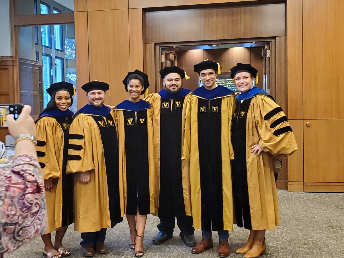 DaxFeliz's tweet photo. I don't post here often but I graduated with my PhD! I am likely the first astrophysicist to come from Harlem, but I promise that I will not be the last! There are FAR too many people to thank; my family and the Fisk-Vanderbilt Bridge program have endlessly been supportive to me! https://t.co/NzF6Z3LtN6