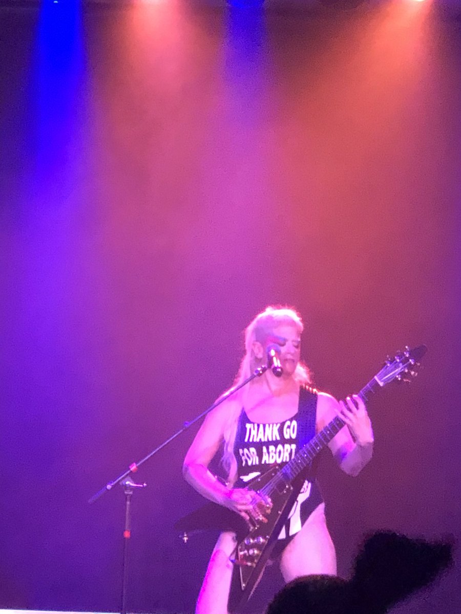 peaches tweet picture