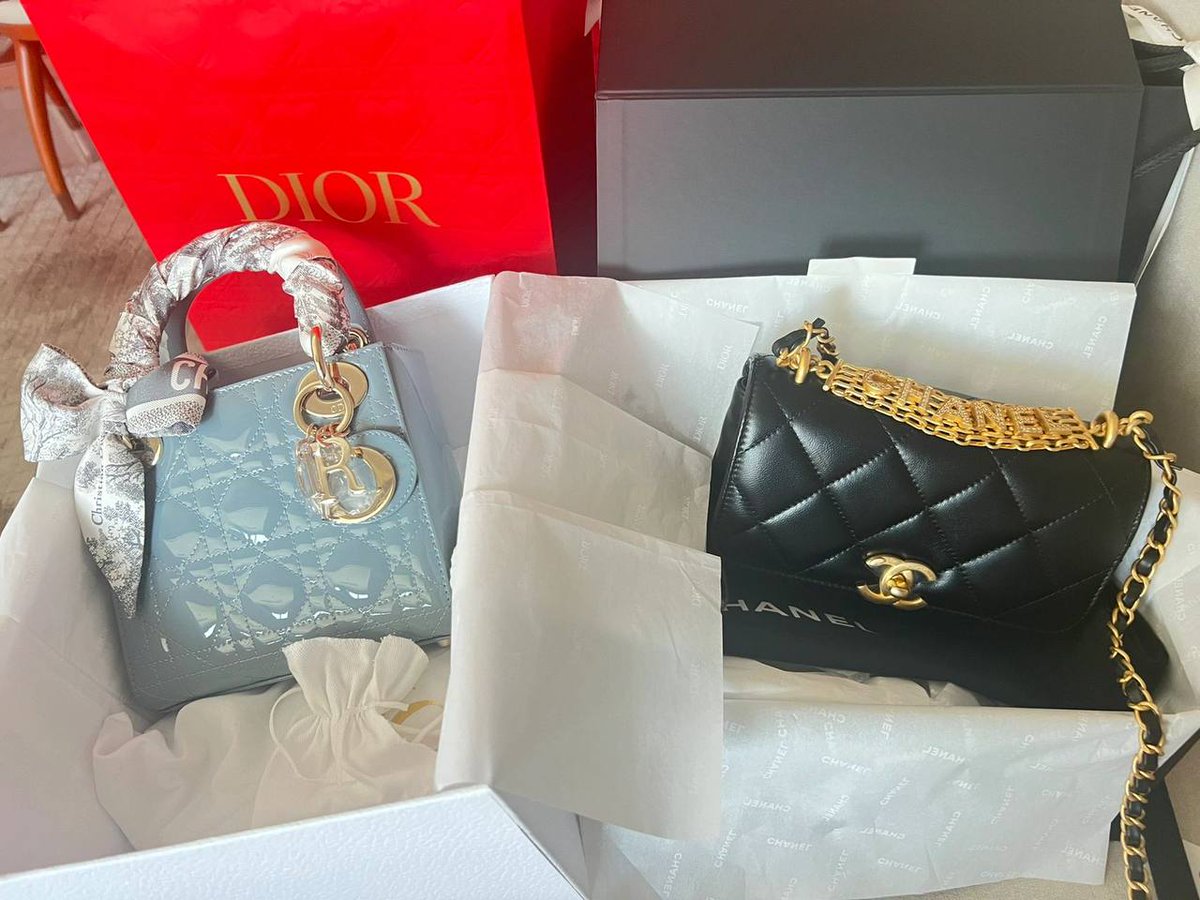 Catherine_lli's tweet photo. new accessories 🤗 https://t.co/mWLv02VMB8