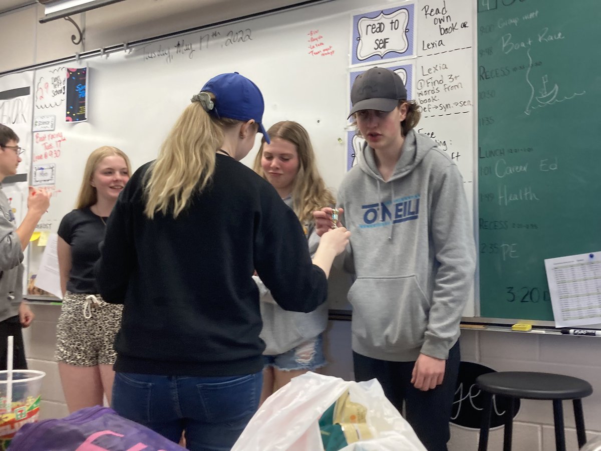 MrsSymonsGrade8's tweet photo. The winning team! SSPF30. They loved their little trophies. #science https://t.co/UdXTzVi5Um
