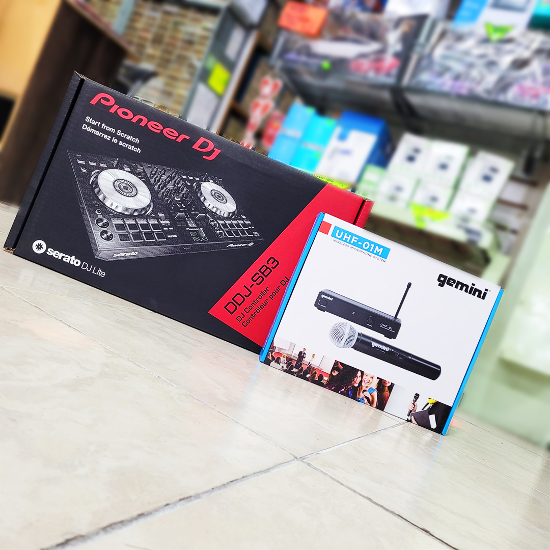 StevesEtronics's tweet photo. This customer is ready to roll out with his new #PioneerDJtt DDJ-SB3 Now $2500 (Save $225) FREE #OnStage LPT5000 Laptop Stand Included. He also added a Gemini UHF-01M Single Handheld Wireless Microphone $550/each #FathersDaySaleAtSteves is ON! #VISAlinxMastercard https://t.co/PwVhve7wW5