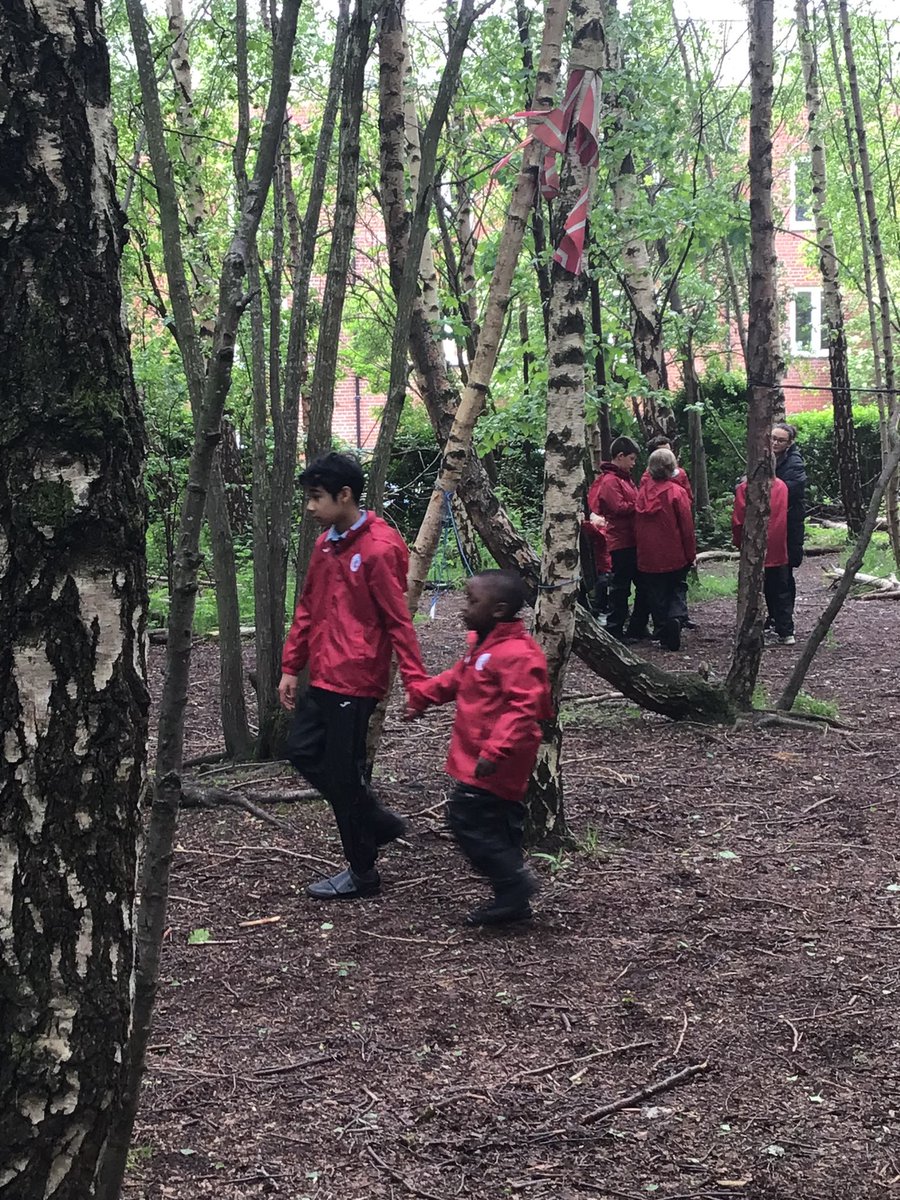 StCharlesGla's tweet photo. If you were down in the @childrens_wood today you wouldn’t have believed your eyes. Our #OutdoorLearning suits could be seen everywhere as our #PreEntry children met their P6 #Buddies for a play and a #TeddyBearsPicnic. #Article31 #OutdoorPlay https://t.co/pOhJ4akKUt