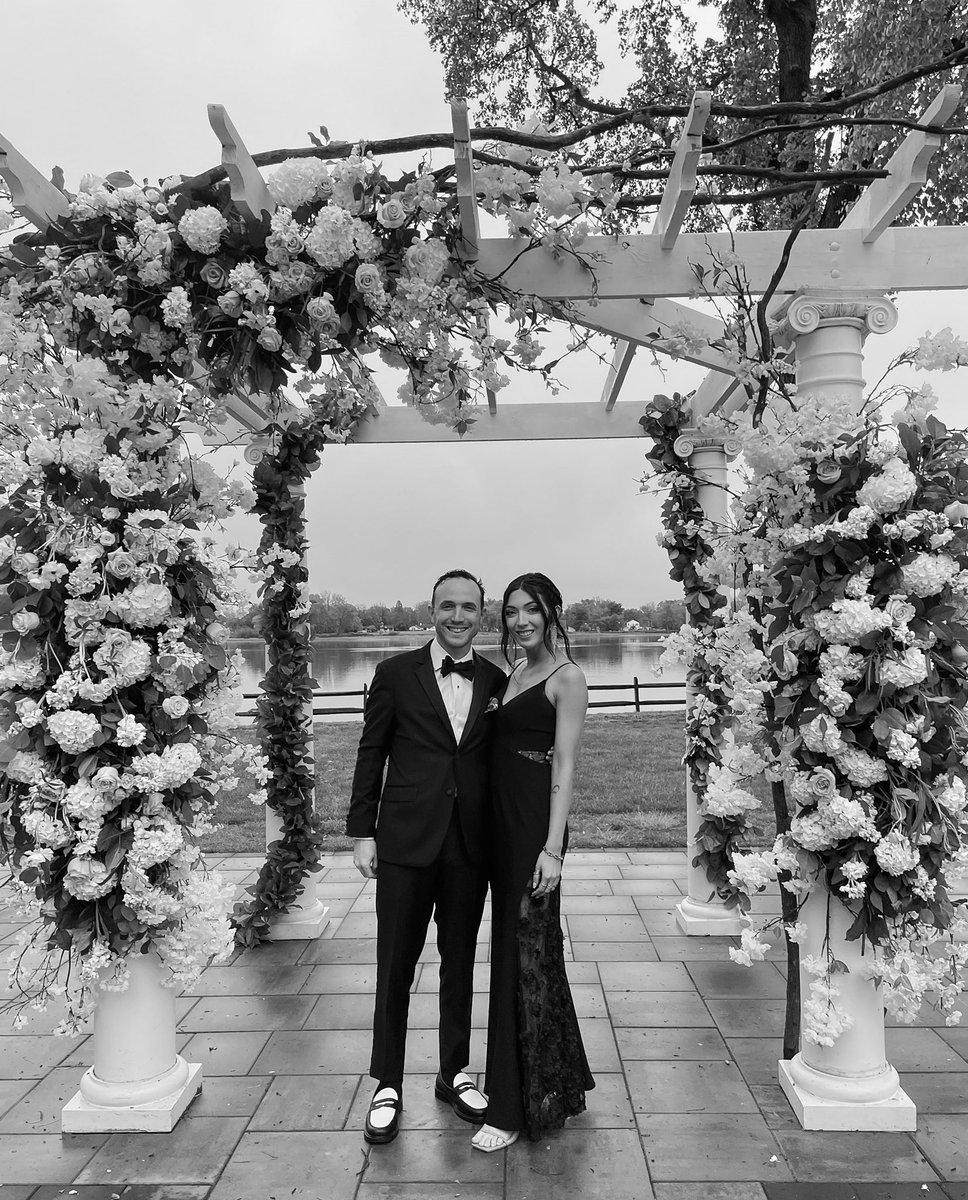 ItMeJaren's tweet image. Wedding Season Begins With My Only One @van_meesh 🥰