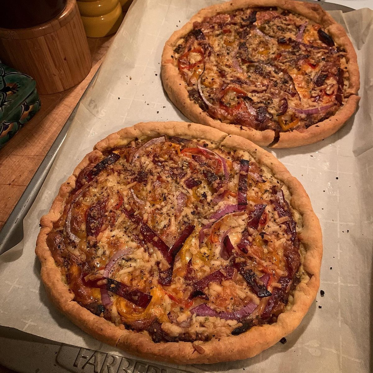 VicoloPizza's tweet photo. Those caramelized onions!! 🔥🔥🔥

#repost 📸 @socialsf
. . . .

#aboutlastnight @vicolo.pizza the best #cornmealcrustpizza #oneforyouoneforme #pizzanight #ilovevicolopizza #sundaysupper #whenfriendscometovisit #liveauthentic #98daysofsummer #vicolo #vicolopizza https://t.co/jZAXL1JW1U