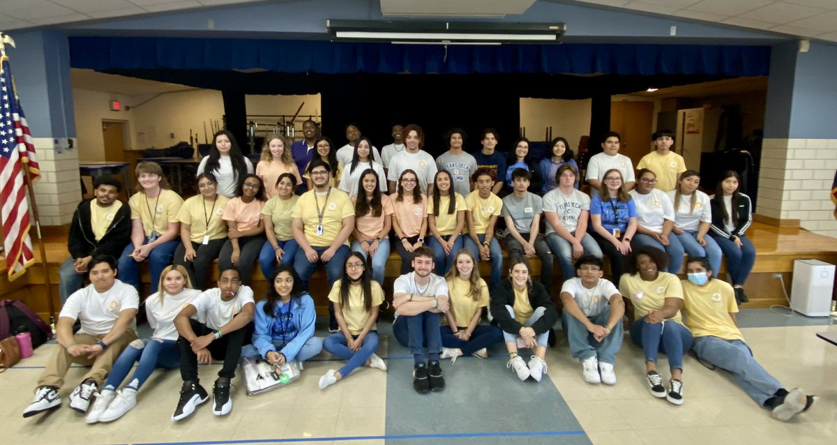ASanchezTweets's tweet photo. RichardsonISD: RT @NHECounselor: Thank you @RichardsonHS1 DECA students for coming and teaching our students today! Our kids were engaged in your hands-on, real-world learning experiences you prepared for them! @leegeffert @JonquilWilson79 @nherisd https://t.co/3Cae356hzr