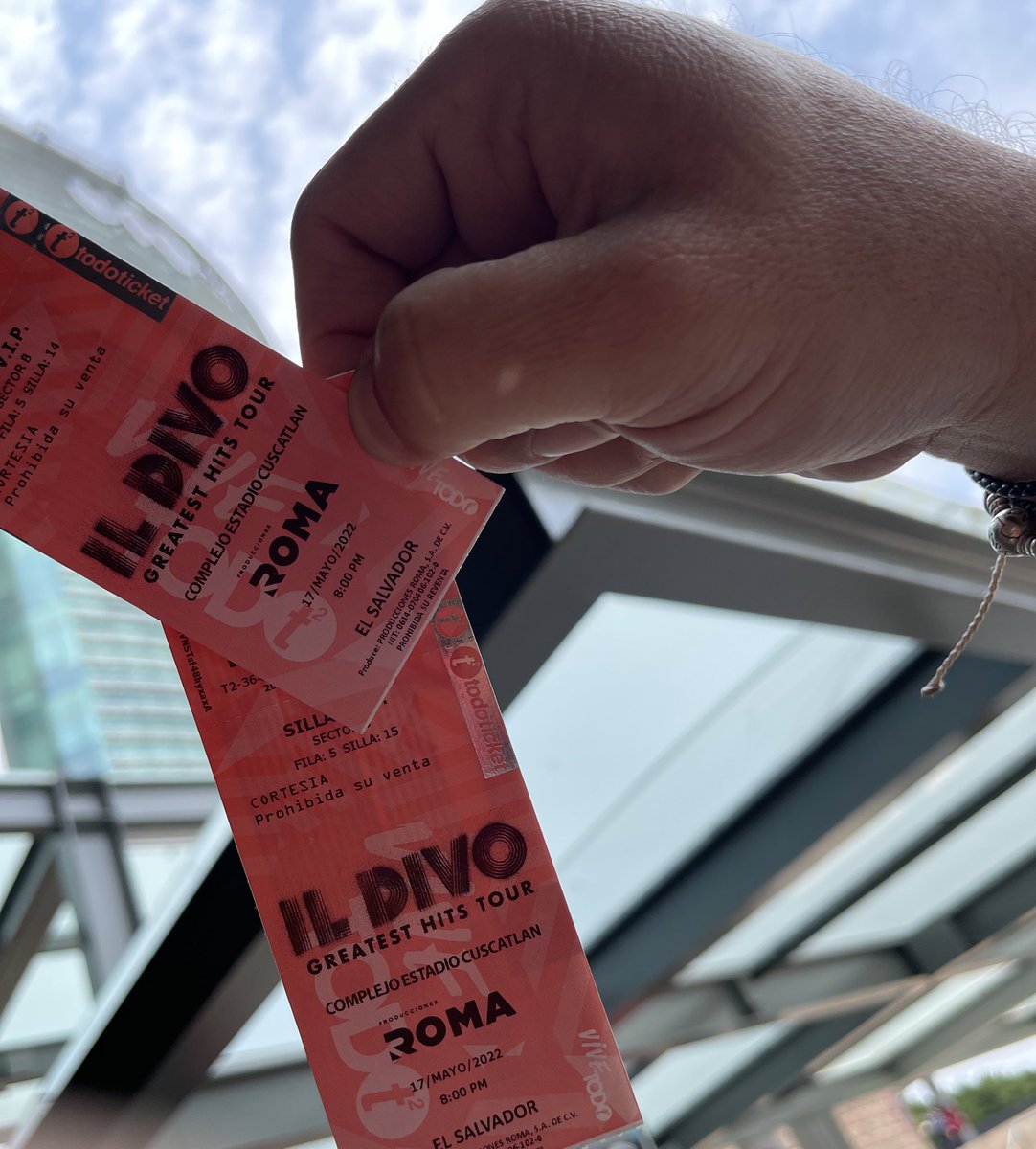 SomosLaTribuFM's tweet image. Habemus pases dobles para el concierto de IL DIVO en nuestro país 😉
Participa con estos pasos: 

1. Like a este tweet. 
2. Tienen que poder antes de las 4:30 🕓 PM al estudio de Torre Futura. 

(En una hora, 2:00PM, escogemos ganadores)

El show es HOY a las 8:00pm. 

#VaQuerer