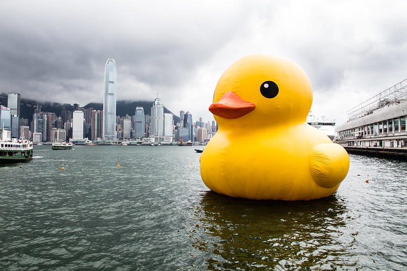 Ya surca las aguas el 🦆: Tres Palos en 2ª edición.
Producto para buscadores de rarezas porque en imprenta olvidaron indicarlo, así que, disfrazado de 1ª ed., sí incluye las correcciones (alguna cursiva, alguna raya de acotación) propias de esta 2ª ed.

#TresPalos #novelanegra