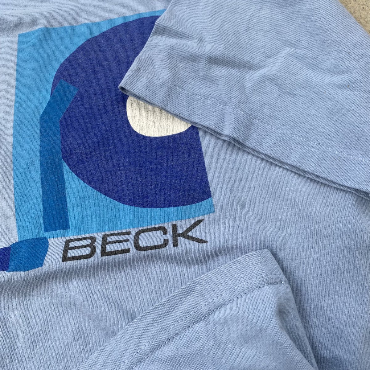 Growdung2hand's tweet image. Vintage 90s Beck Odelay Turntables Microphone Shirt
Size: L // 21.5x28.5
Price: 2999
*สภาพดี ลายสวย ไม่มีขาดรู เดี่ยวบนคู่ล่าง ใครชื่นชอบจัดไปครับ นานๆจะหาได้ครับ*

#beck #vtgbeck #beckband #singlestitch #vintagebandtee