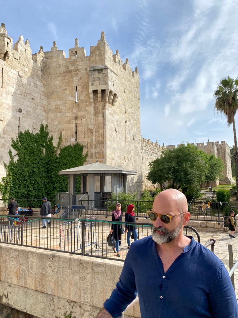 yohanscubano's tweet photo. Vamos a figurar o lo que es lo mismo #egotime en #Jerusalén https://t.co/MkZE8IwBC1
