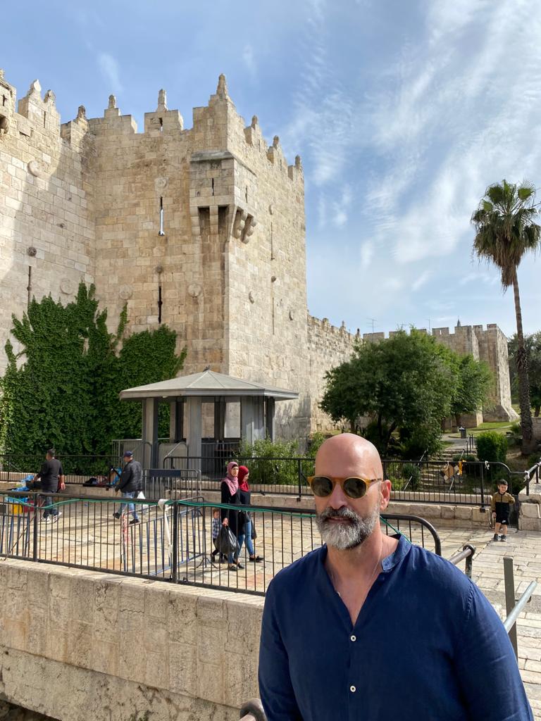 yohanscubano's tweet photo. Vamos a figurar o lo que es lo mismo #egotime en #Jerusalén https://t.co/MkZE8IwBC1