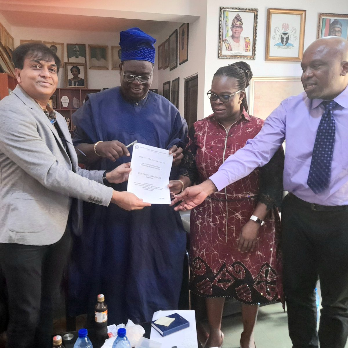 Contract signing between <a href="/IITA_CGIAR/">IITA</a> and <a href="/AgricOgun/">Ogun State Ministry of Agriculture</a> for the development and implementation of a digital farmers information management system for smallholder farmers in Ogun State, Nigeria.