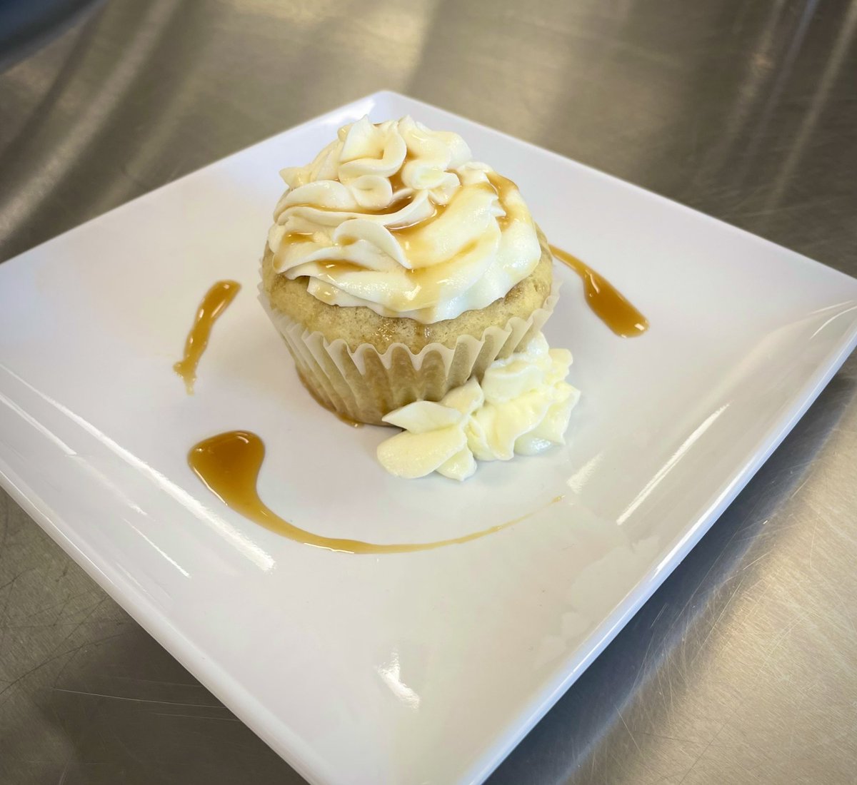 mrschefm's tweet photo. Practical finals this week in baking! Students are demonstrating what they’ve learned by finding their own recipes. But, it couldn’t be that easy…They also had to find a recipe that incorporated their assigned mystery ingredient!☕️🧀🍬🍁@OWNovacekOWLS @OlatheCTE @OlatheWestOwls https://t.co/PCew2JXjXA