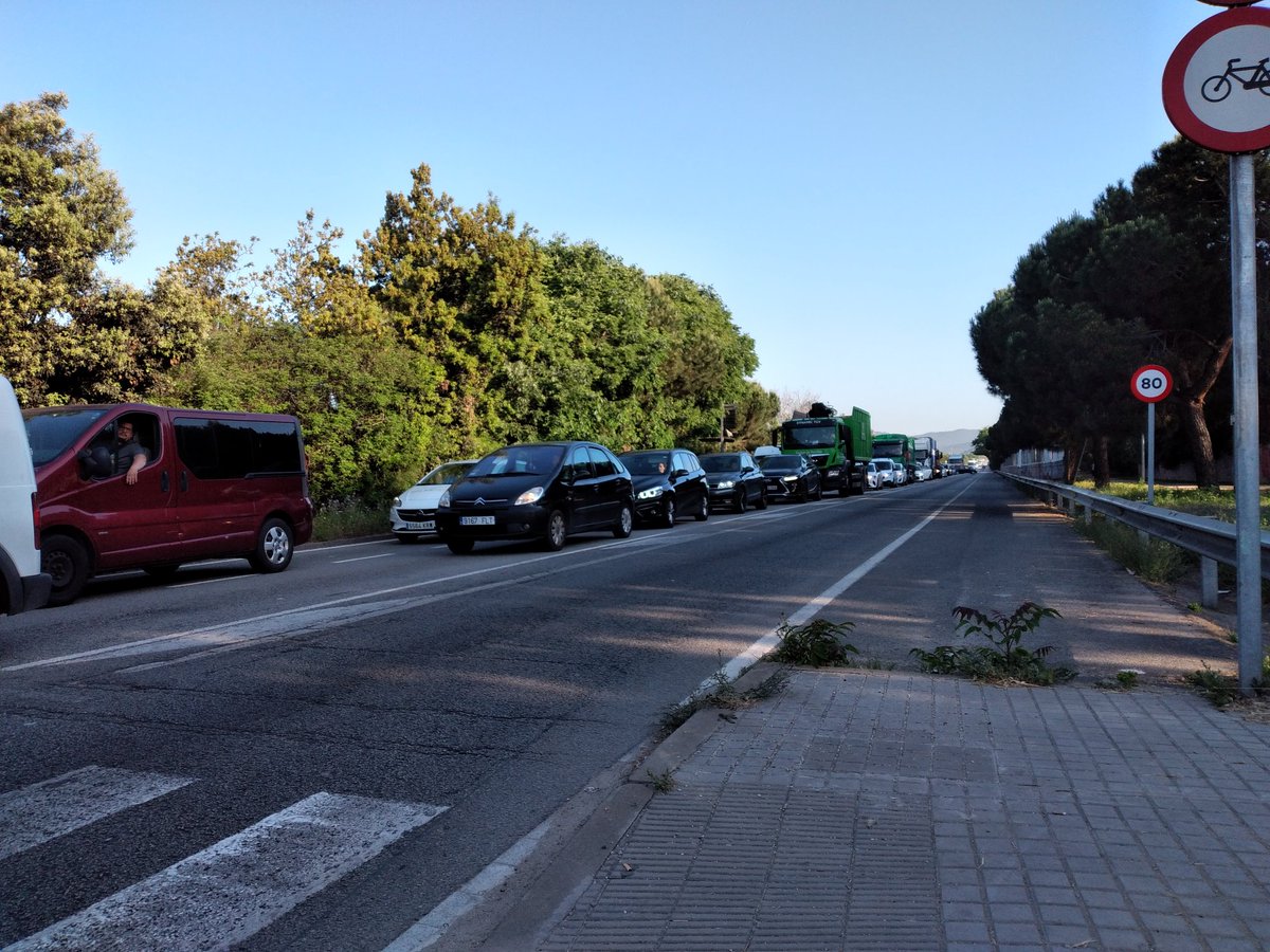carlocitosis's tweet photo. 📣Avui hem tornat a un nou cicle de #VagaEducació amb talls i accions descentralitzades!

🤖@educaciocat no cedeix pq suposaria una crisi en el mandat d'Aragonès. Tenir en contra la com.educativa juga en contra seva!

🪑Profe, aixeca el cul de la cadira i a x totes, ostieh!!! ✊ https://t.co/cxV2AyPZuv