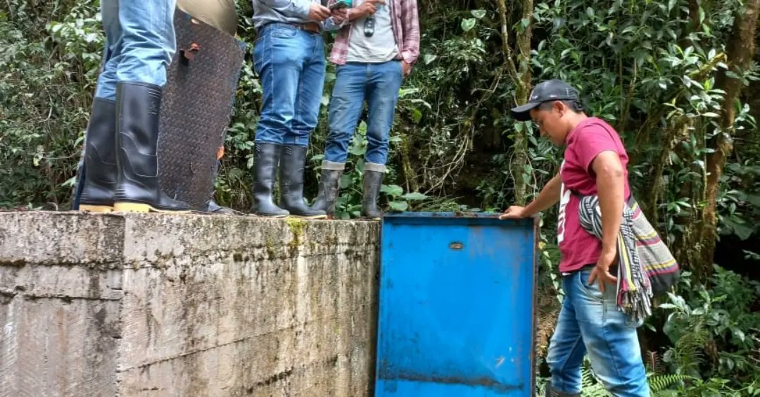 AlcaldiaGuayata's tweet photo. #DistritoDeRiego ll  Funcionarios de la Agencia Desarrollo Rural y de la Secretaría de Agricultura del departamento de Boyacá, hicieron presencia en nuestro municipio con la finalidad de realizar un recorrido por el Distrito De Riego de ASOCIAVITAS. https://t.co/9MVHGEx73x