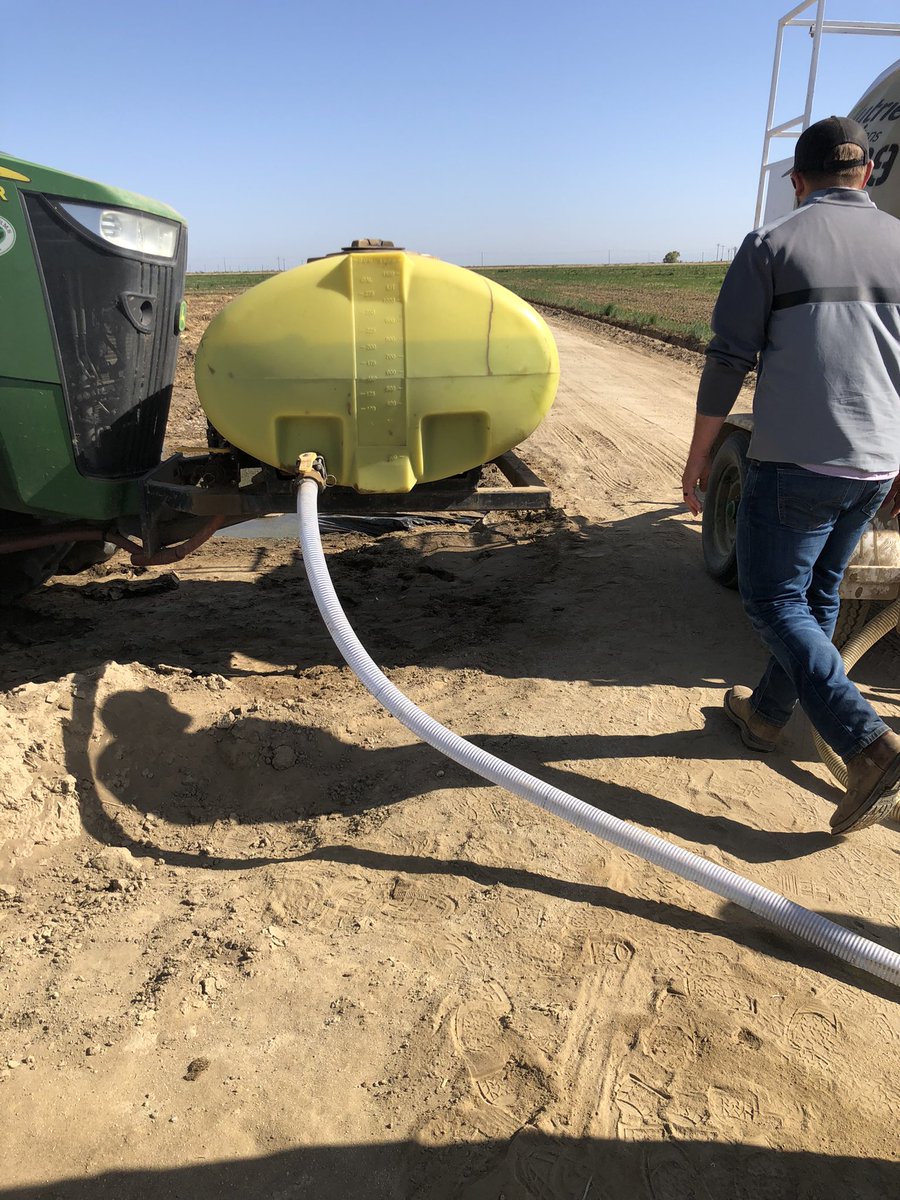 Neal43648099's tweet photo. A silage corn field getting SP-1 applied. On the seed.  #watereffeciency #nutrientrelease #rootstimulation #SP-1 https://t.co/emDsttvdEy