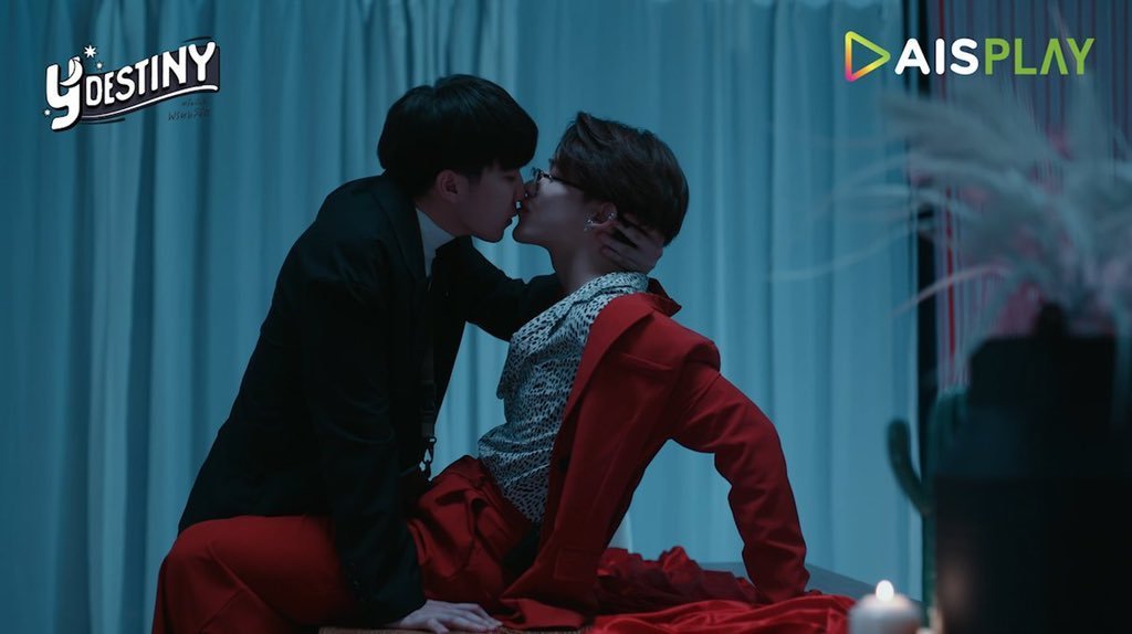 lis_selva's tweet photo. Gosto de #YDestiny. Mas meu casal ali é #PuthKaeng. De boa já penso em #Alcione quando os vejo. #Puth e sua insensatez e #Kaeng aquela mistura de #PuroLibido com Doçura me fazem assistir os episódios 9 e 10 com certa frequência #YDestinyEP9
#ToruFirst #EstranhaLoucura https://t.co/9jkOvd5rN1