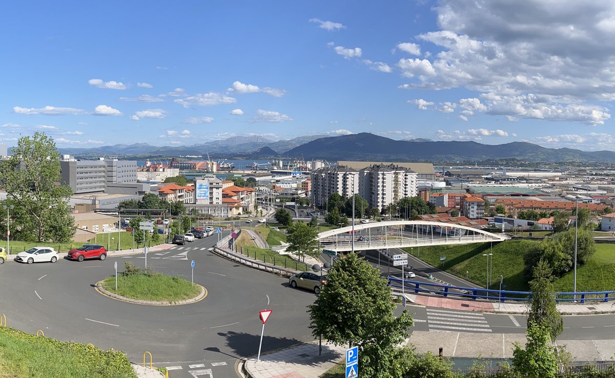 anabmunozme's tweet photo. Imposible no sentirse inspirado a cambiar las cosas con estas vistas, con estas instalaciones y con estos talleres. Gracias @aalbaperez  @ana_sarasola_  @IDIVALdireccion @IdivalStarval @IDIVALdecilla Sintiendo que no somos “cuatro locos” 😉 @USPValdecilla @HUnivValdecilla https://t.co/mmQIOr2p4w