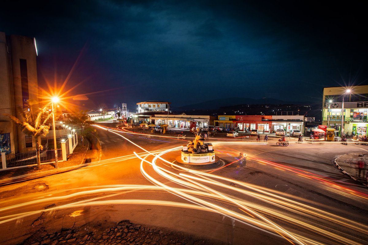 Hubert_rw's tweet photo. A COLOURFUL NIGHT ADVENTURE

Explore the night life in Muhanga City @Muhangadis and the productive movement of its people exposed through my lens. #explore #VisitRwanda #RwOT #Travel @visitrwanda_now https://t.co/59yFhxXg60