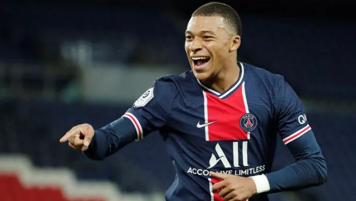 Kylian Mbappe, PSG'nin teklifini kabul etmedi. Fransız yıldız Real Madrid'e gitmeye çok yakın gözüküyor.