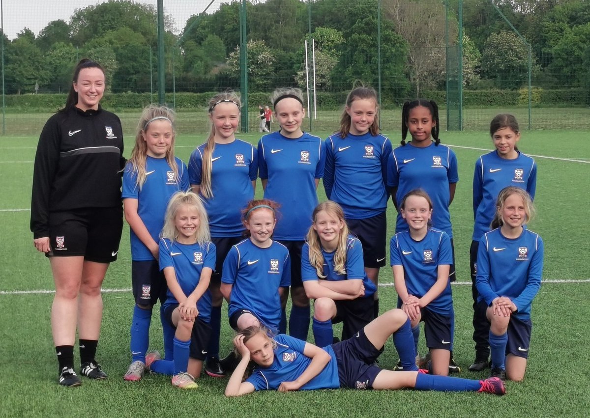hiltob5's tweet photo. Final training session of 21-22 tonight. Such amazing girls, fantastic coaching team, great club! Excited for what the future holds. Thank you @gemmahuskins1 @RosieTodd98 @YorkRTC @StephTurnbull1 https://t.co/Gi8KNf1MSD