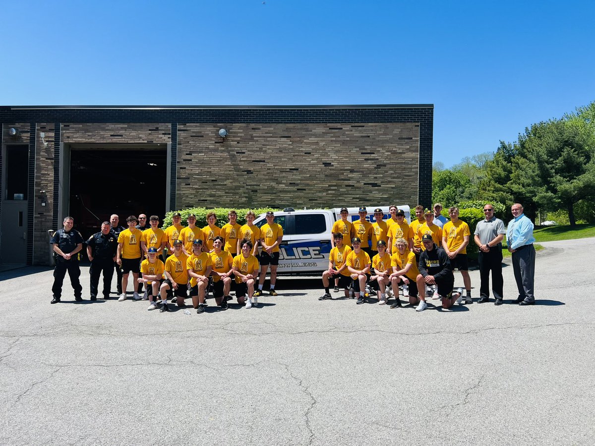 natigerbaseball's tweet photo. Today, we spent a couple hours with the McCandless Police Department to thank them for their service to our community! https://t.co/J8OREt8uMC