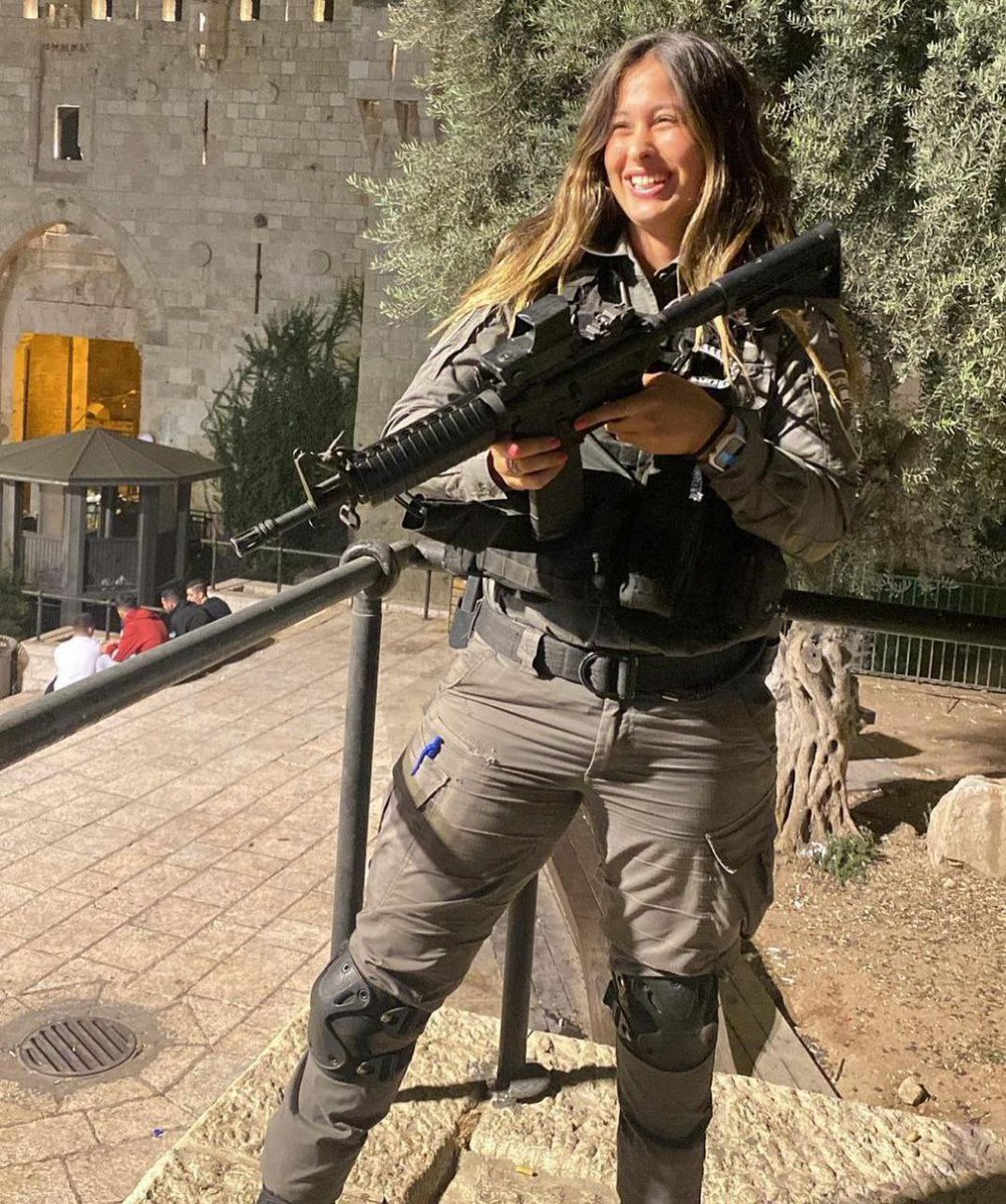 This heroine was hurt when terrorists threw stones at her in Jerusalem last night. 

Thank you for risking your life to defend Israel 🇮🇱
