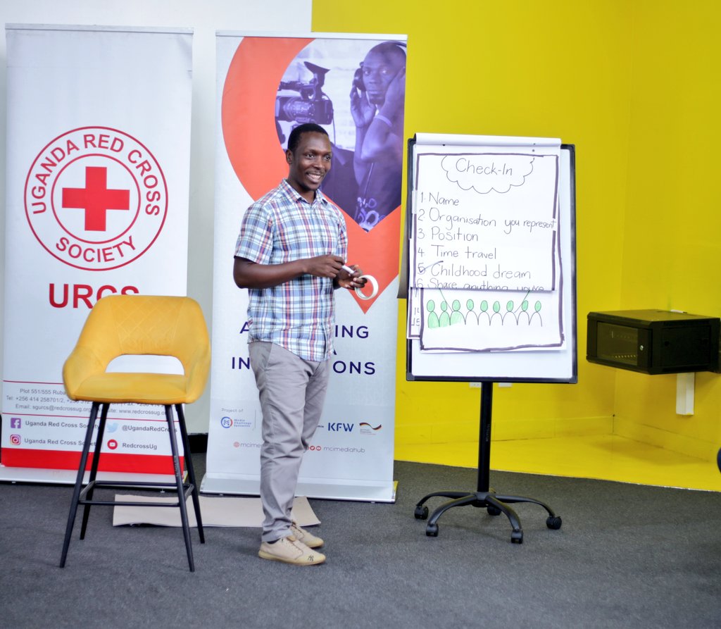 IMChallengeug's tweet photo. Our very own @MCIRadioUg manager @KakemboAli4 shares tips with the @UgandaRedCross communications volunteers and branch managers on how to conduct interviews at the #MobileStorytellingLab workshop. https://t.co/7zYDLNhgA0